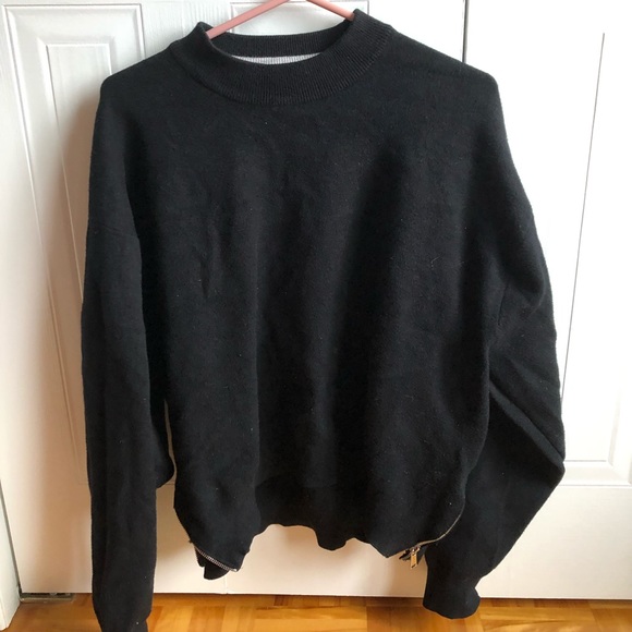 Zara Sweaters - Zara knit long sleeve🖤